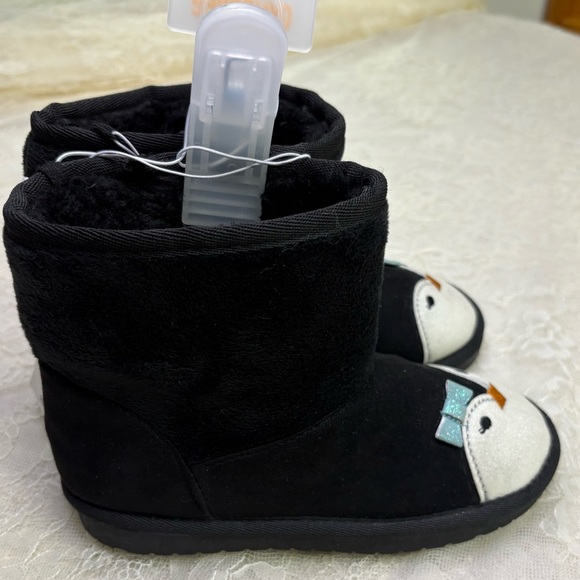 2/$20 Gymboree Girls 12 NWT Faux Shearling Ugg Style Boots Black Penguin Toe - Picture 2 of 8